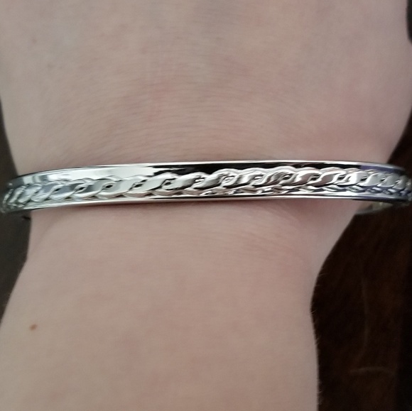 NWT Silver Design Bangle - Picture 2 of 2